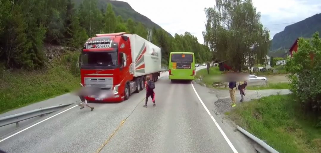 System awaryjnego hamowania ciężarówki Volvo uratował