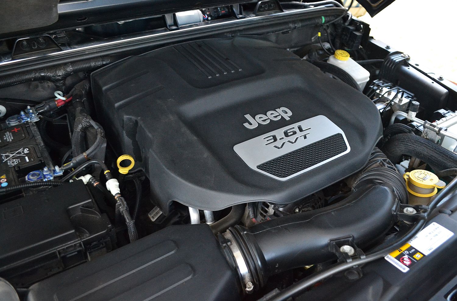 Jeep Wrangler Unlimited 3.6 V6 Sahara - Droga Bez Kompromisów - Namasce