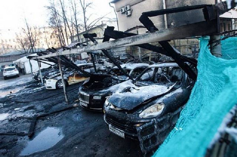 fire_in_russia_luxury_cars_born_2014_2