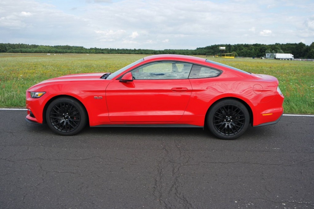 ford_mustang_premiera_2015_2