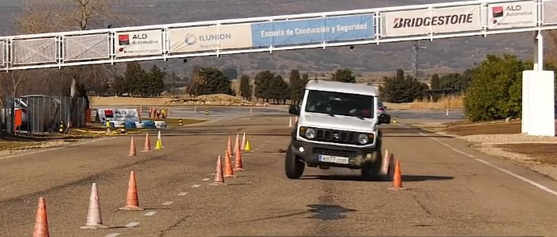 Suzuki Jimny test łosia przy różnych prędkościach (Video