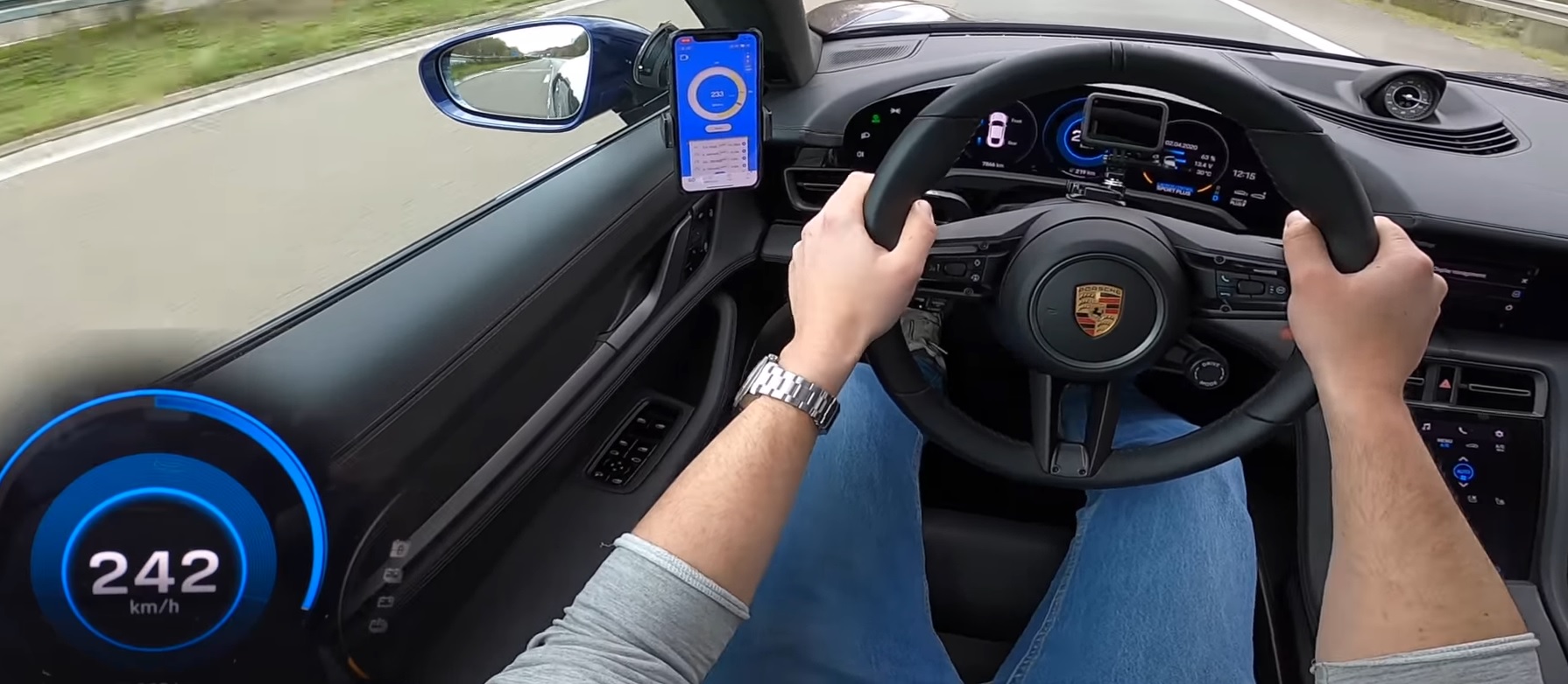 Zobacz, jak Porsche Taycan łamie granice 260 km/h na niemieckiej autostradzie (Video)
