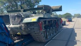 Porzucenie czołgu na autostradzie