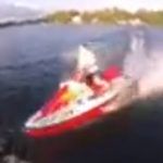 Potężne zderzenie z łodzią - skrajna głupota użytkownika skutera wodnego
