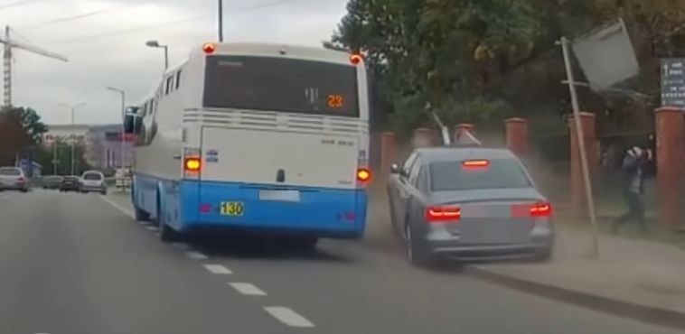 Katowice kolizja audi i autobusu