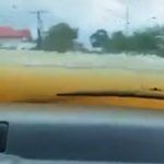 Przejazd autem podczas powodzi