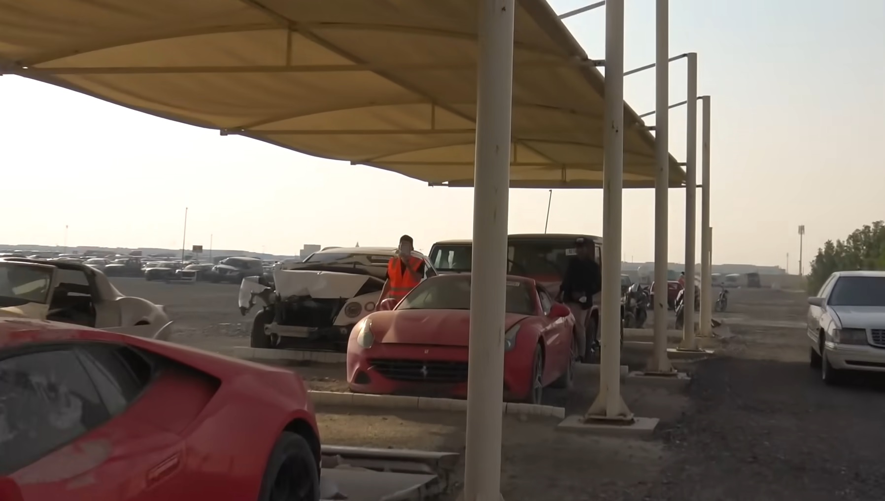 Porzucone auta w Dubaju