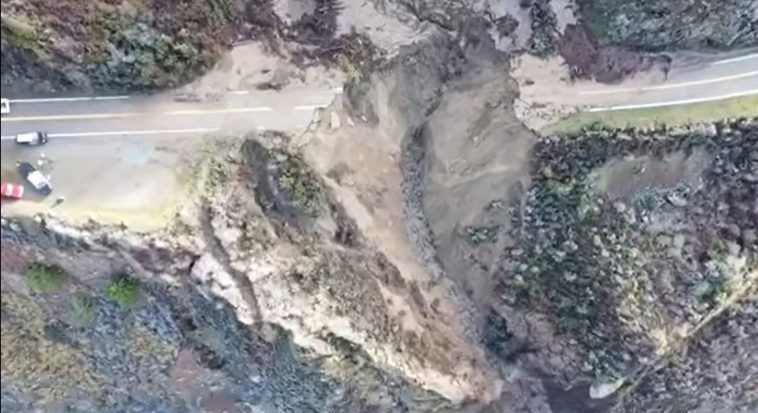 Fragment autostrady wpadł do oceanu