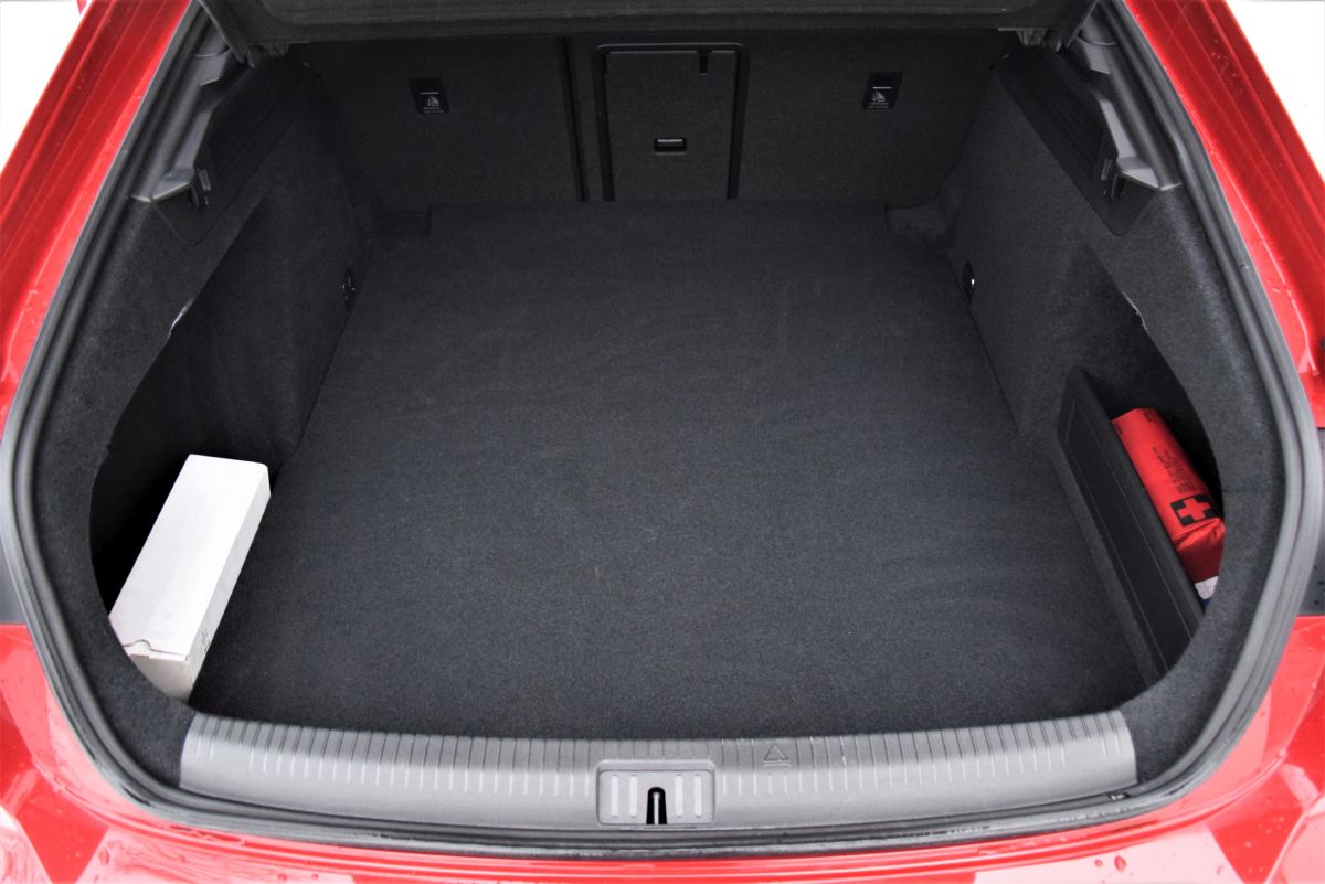 VW Arteon liftback bagażnik