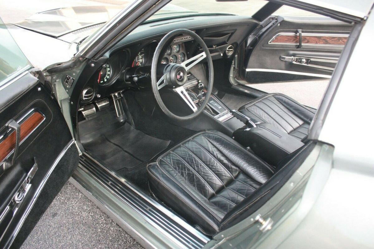 Chevy Corvette C3 interior