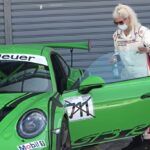 Babcia w Porsche 911 GT3 RS