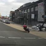 Wypadek motocyklisty, który przejechał skrzyżowanie na czerwonym świetle