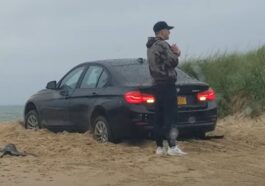 Pechowiec w BMW utknął na plaży