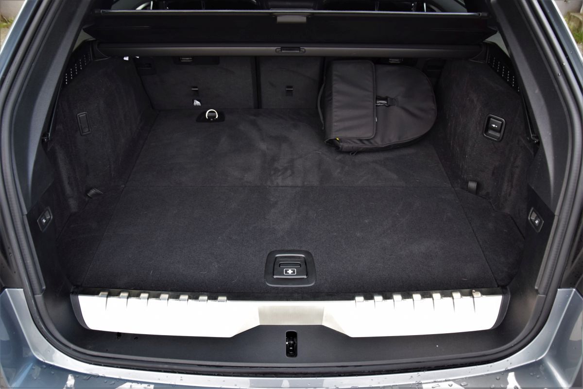 BMW 530e xDrive Touring bagażnik