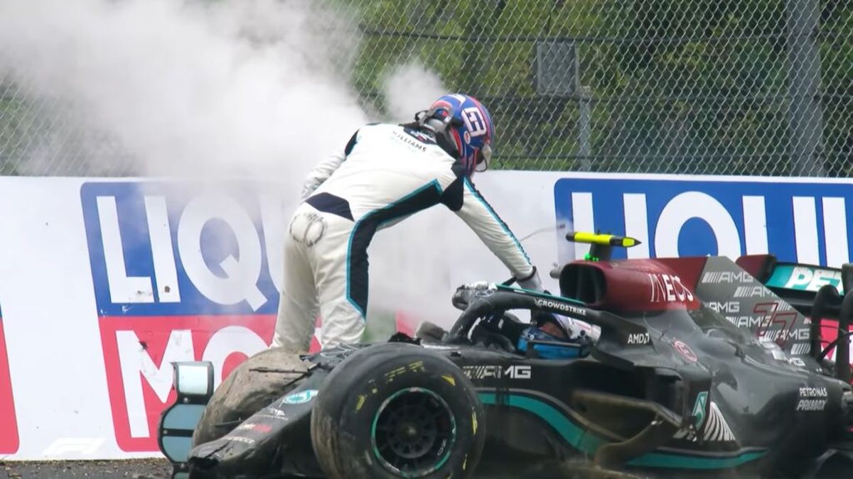 Bottas and Russell crash