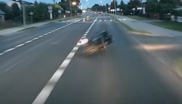 Nieudane wyprzedzanie motocyklisty
