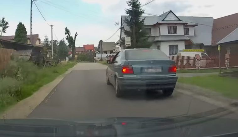 Nieudana ucieczka kierowcy BMW E36