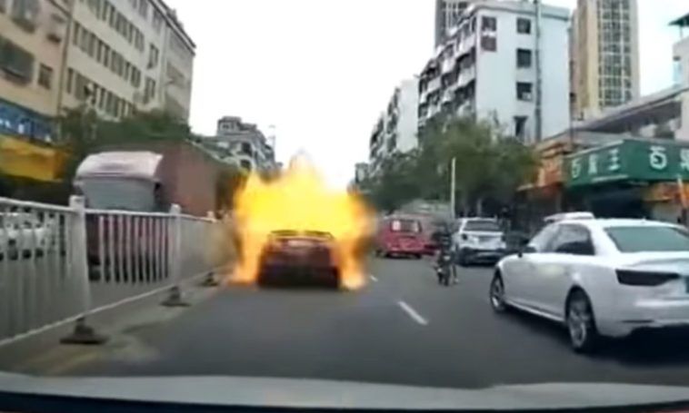 Toyota Camry eksplozja