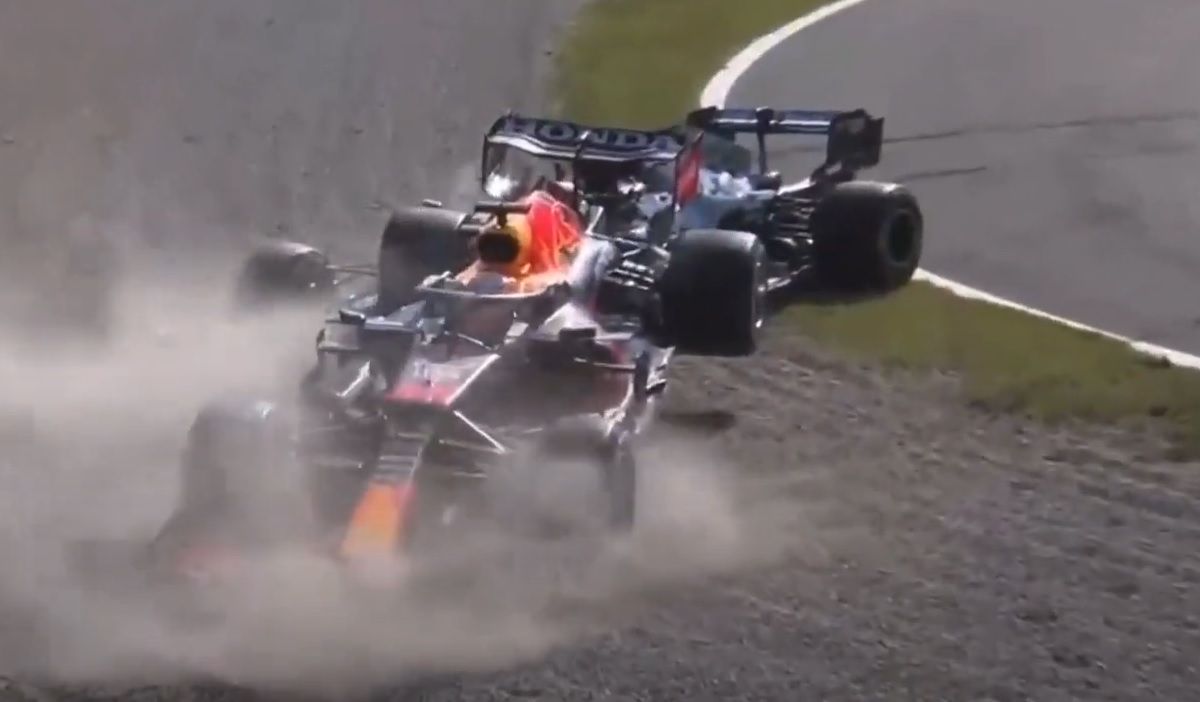 Hamilton and Verstappen crash
