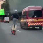 Jazda hulajnogą po autostradzie
