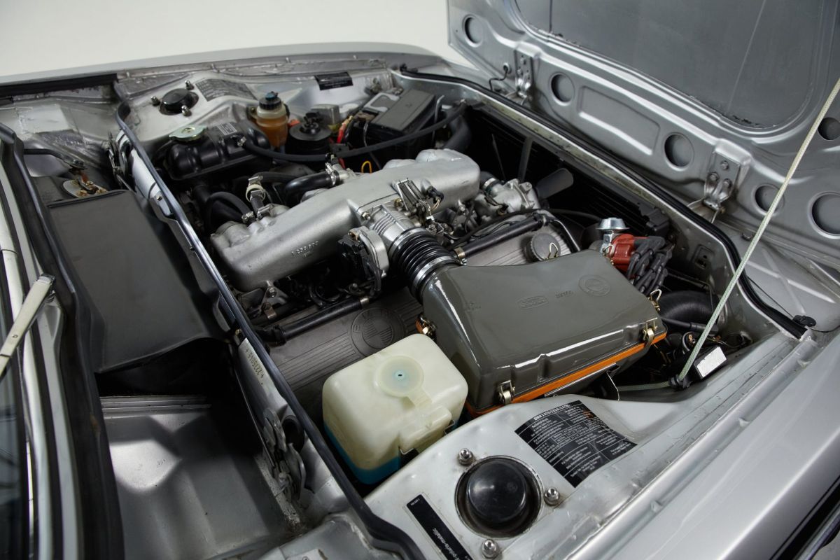 BMW 3.0 CSL - engine