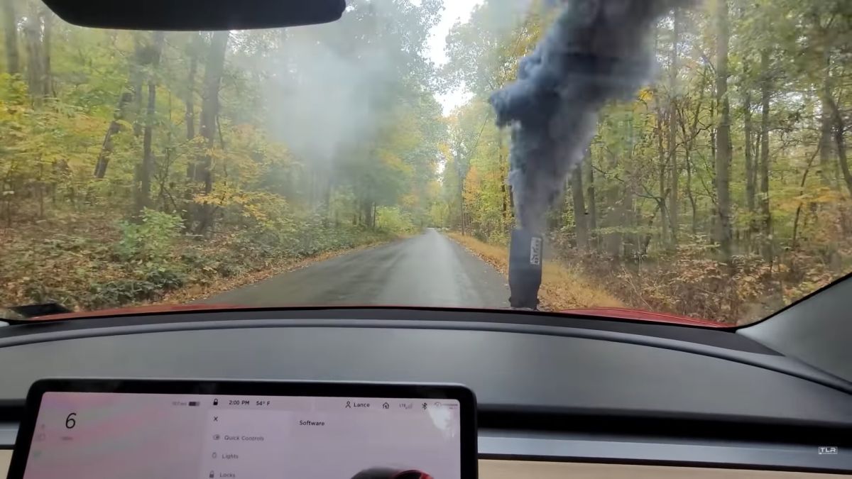 Dymiąca Tesla