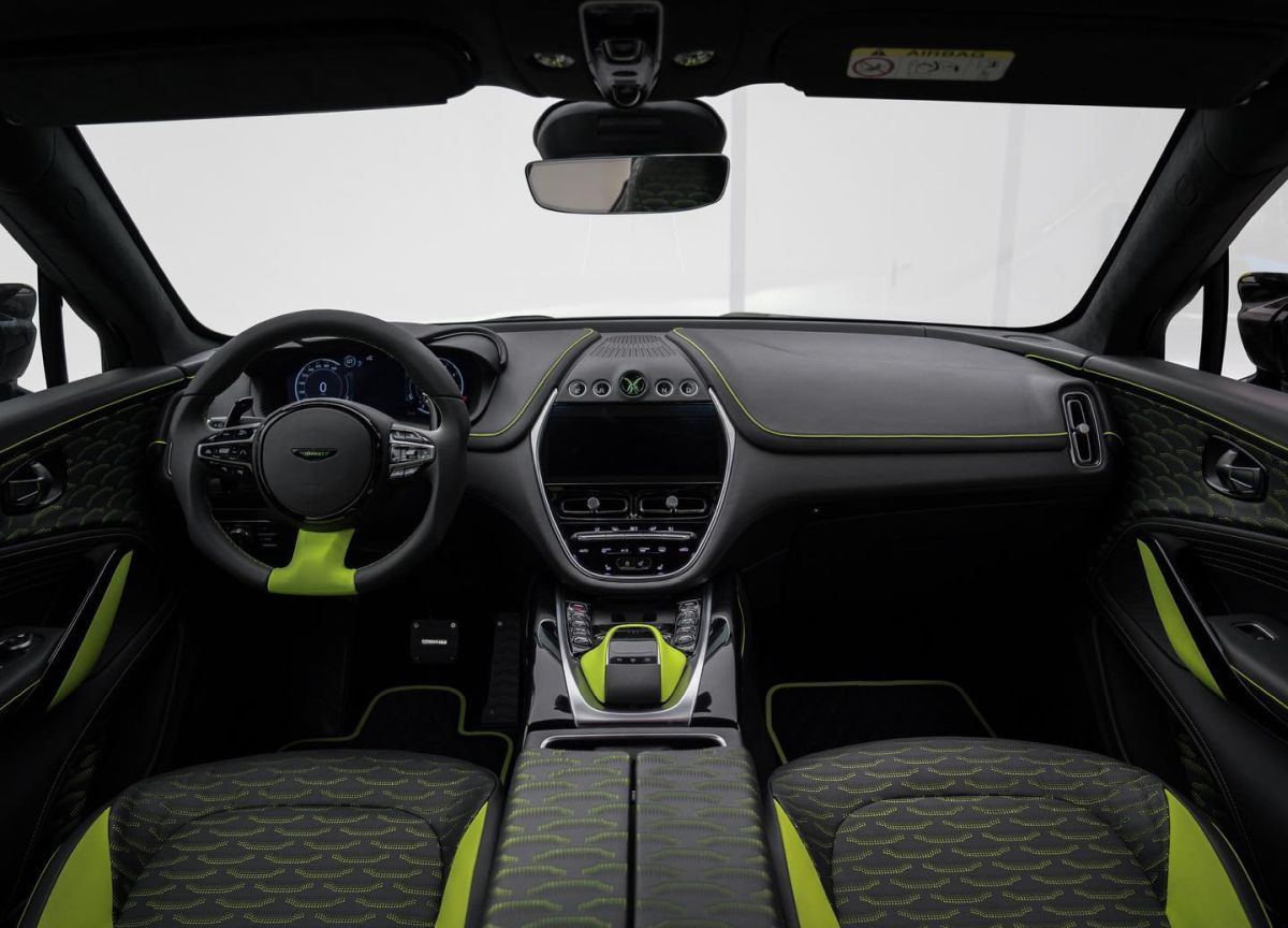 Aston Martin DBX Mansory - wnętrze