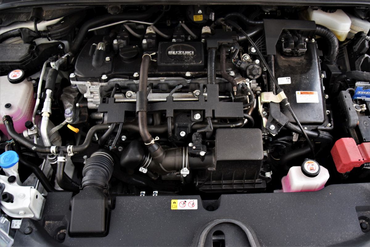 Suzuki Swace 1.8 Hybrid - silnik