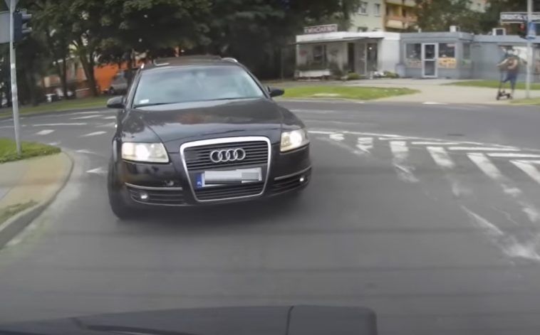Agresywny kierowca Audi