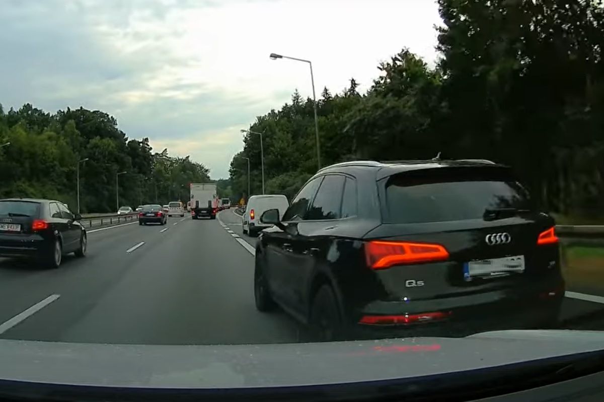 Agresor drogowy w Audi