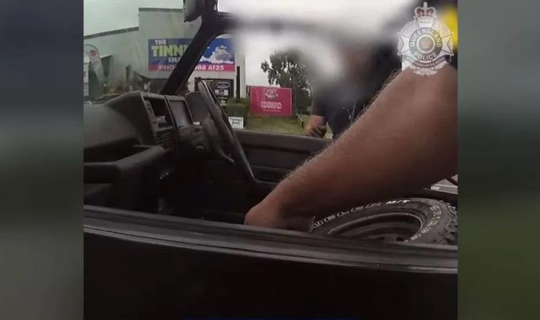 Kontrola policyjna auta bez siedzeń