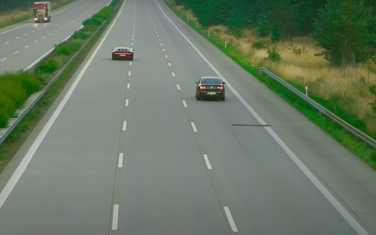Bugatti Chiron na niemieckiej autostradzie