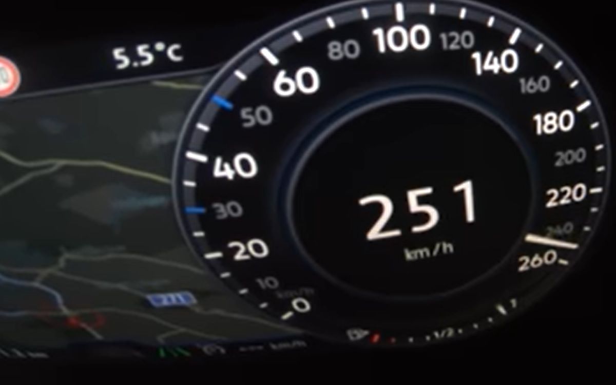 Volkswagen Passat - 250 km/h