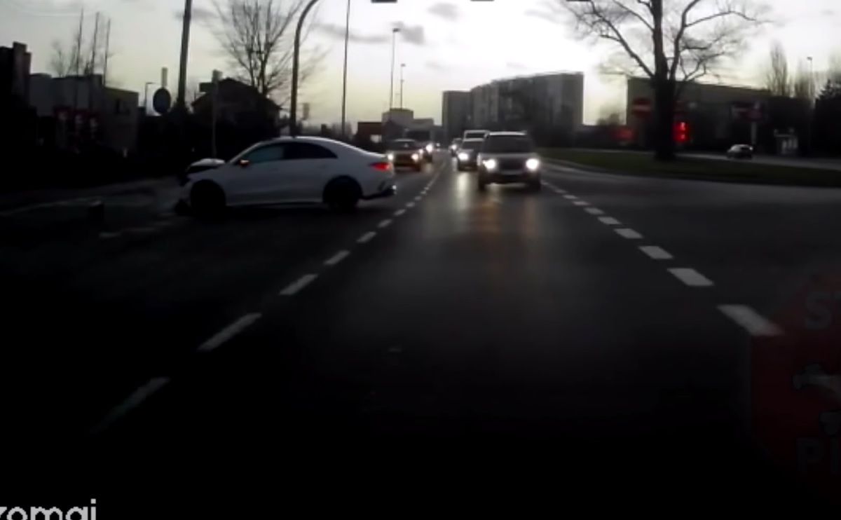 Zderzenie Mercedesa z Nissanem w Szczecinie