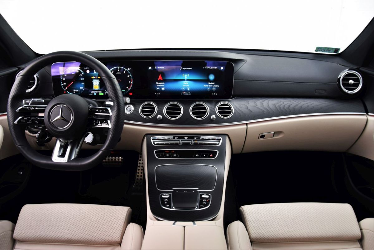 Mercedes-Benz Klasy E 2022 - wnętrze