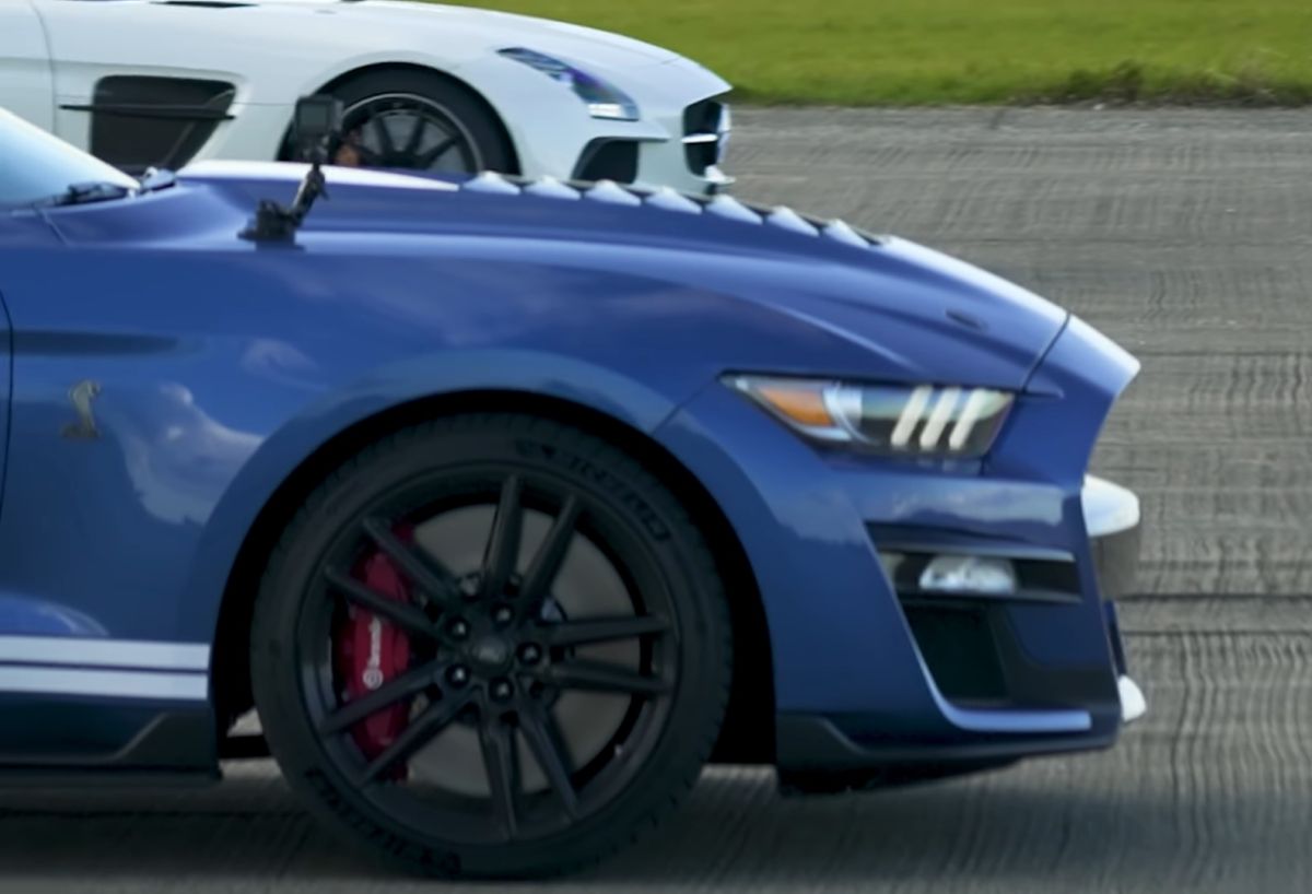 Mustang Shelby GT vs Mercedes-Benz SLS Black Series