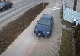 Kierowca Audi jadący po chodniku