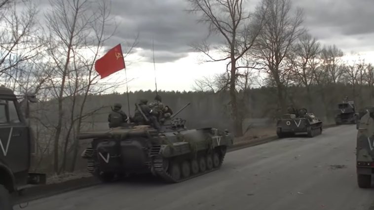 Rosyjski czołg z flagą ZSRR