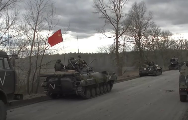 Rosyjski czołg z flagą ZSRR