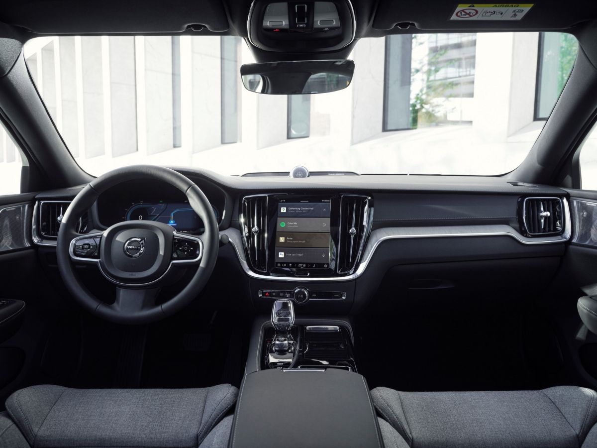 Volvo S60 2022 - wnętrze