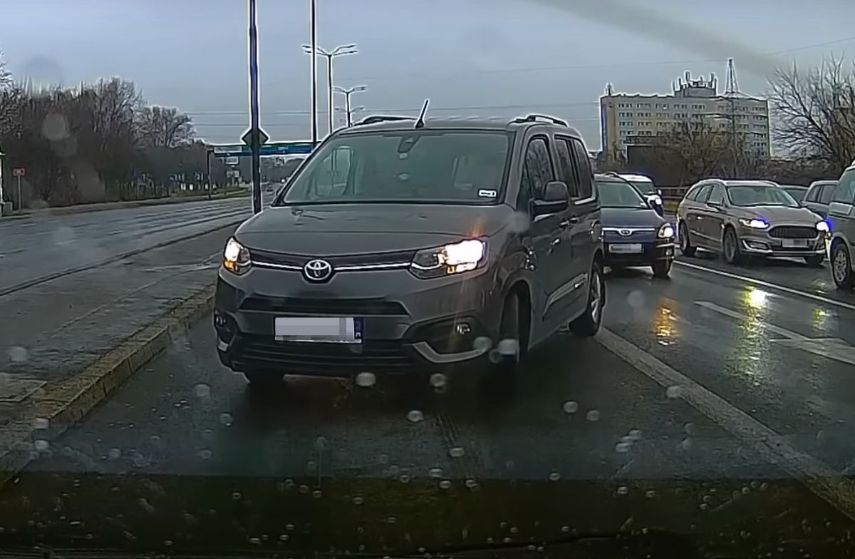 Agresja drogowa kierowcy Toyoty