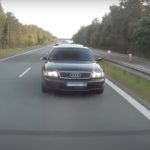 Kierowca Audi jadący na zderzaku