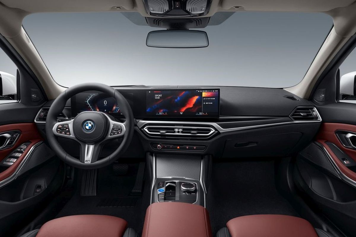 BMW Serii 3 2023 - wnętrze