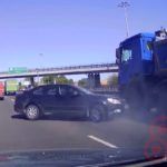 Wypadek S8, starowanie osobówki ciężarówką