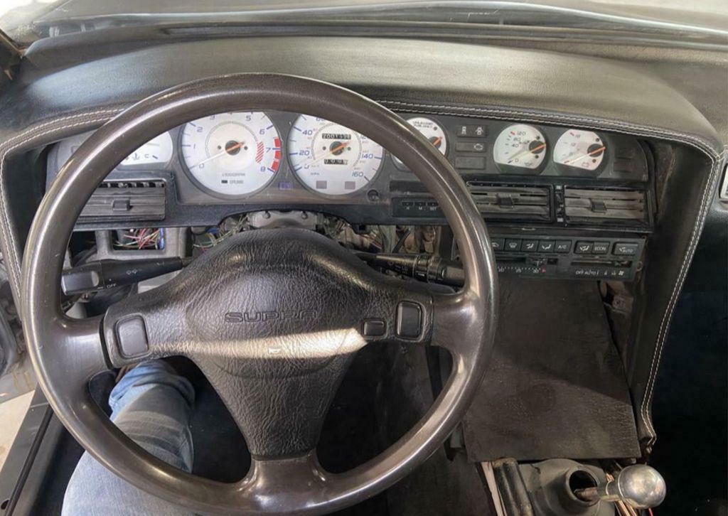Toyota Supra 1990 - wnętrze
