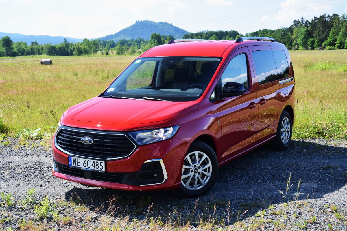 Ford Tourneo Connect RED 