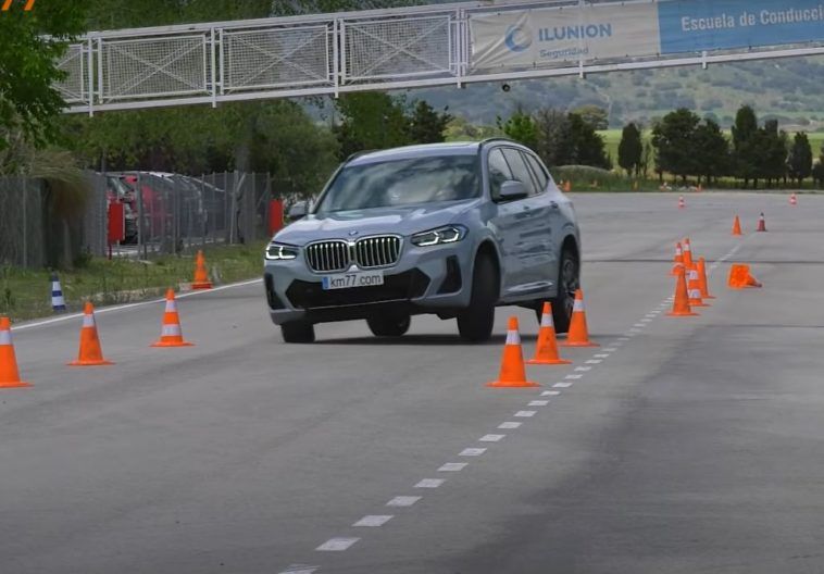 BMW X3 moose test