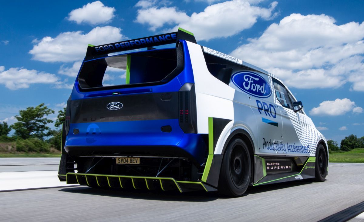 Ford Pro Electric SuperVan Concept 