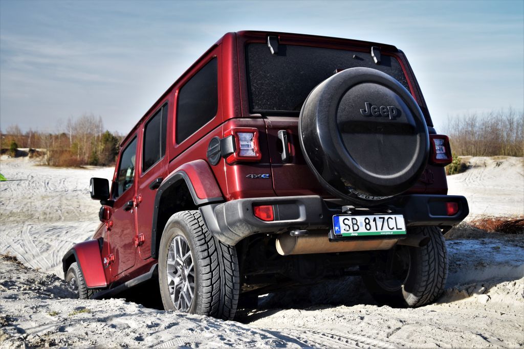 Jeep Wrangler 4xe off-road