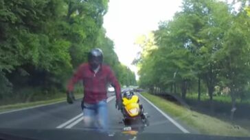 Agresywny motocyklsita